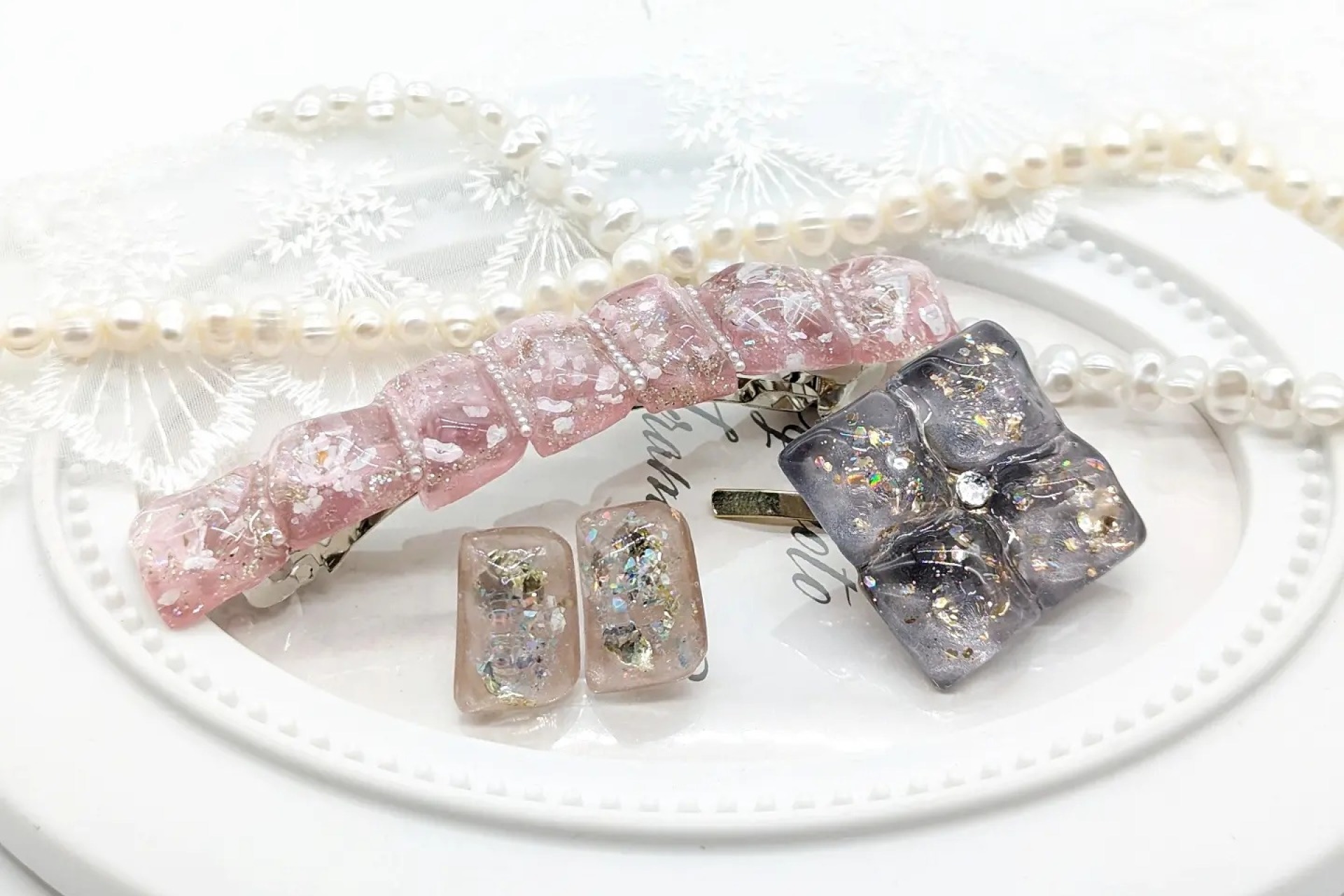 ヘアクリップをお探しなら | ハンドメイドのアクセサリーならSilent glow